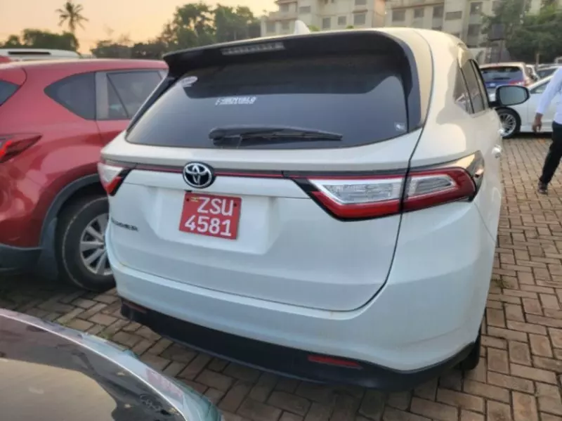 Toyota Harrier   - 2017