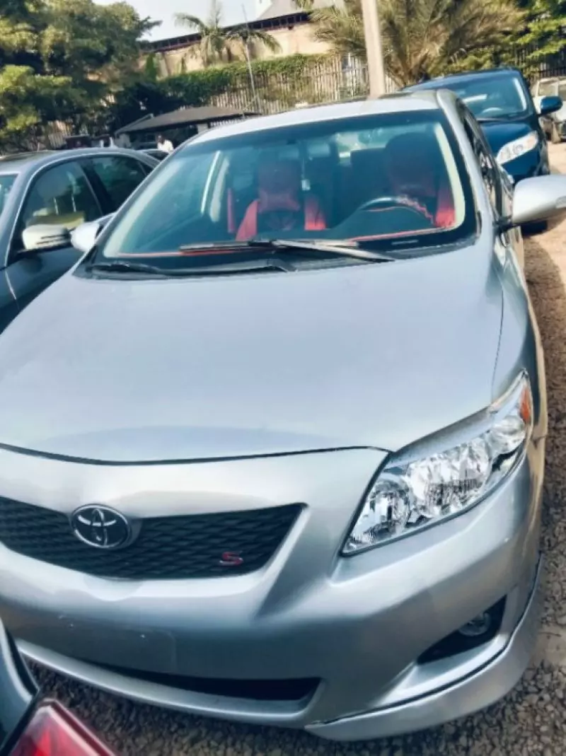 Toyota Corolla   - 2010