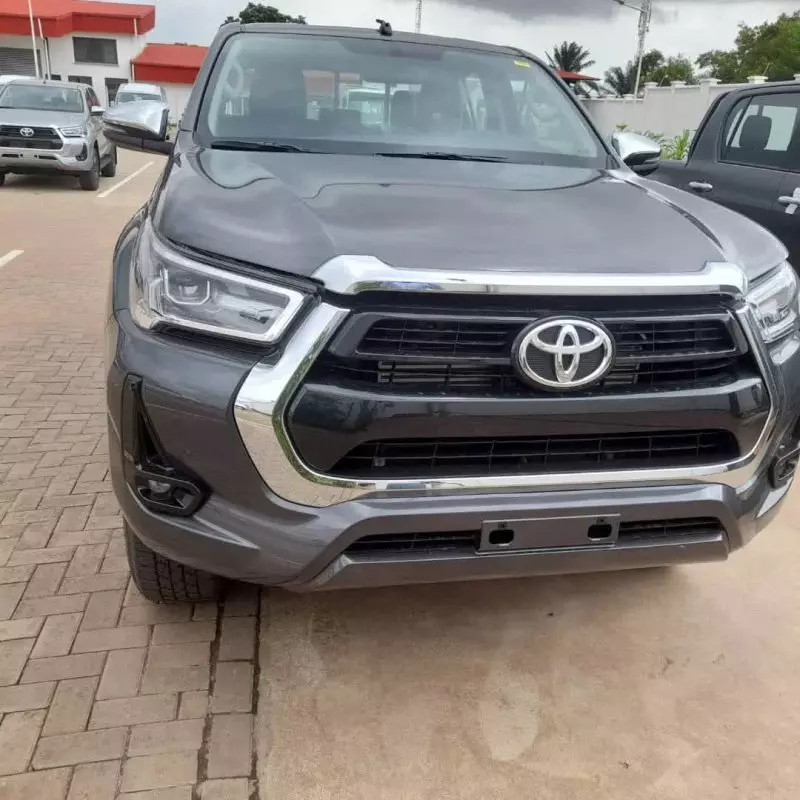 Toyota Hilux   - 2025