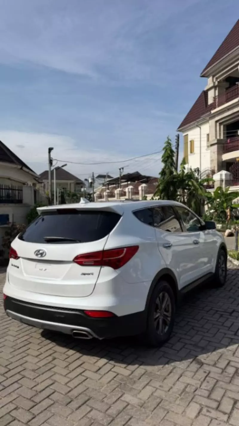 Hyundai Santa Fe   - 2013