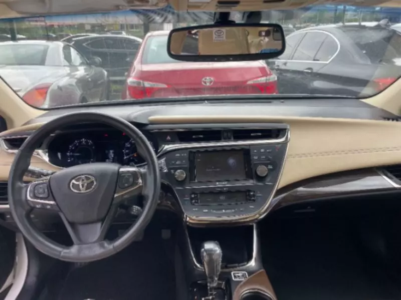 Toyota Avalon   - 2013