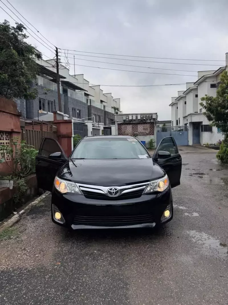 Toyota Camry   - 2012