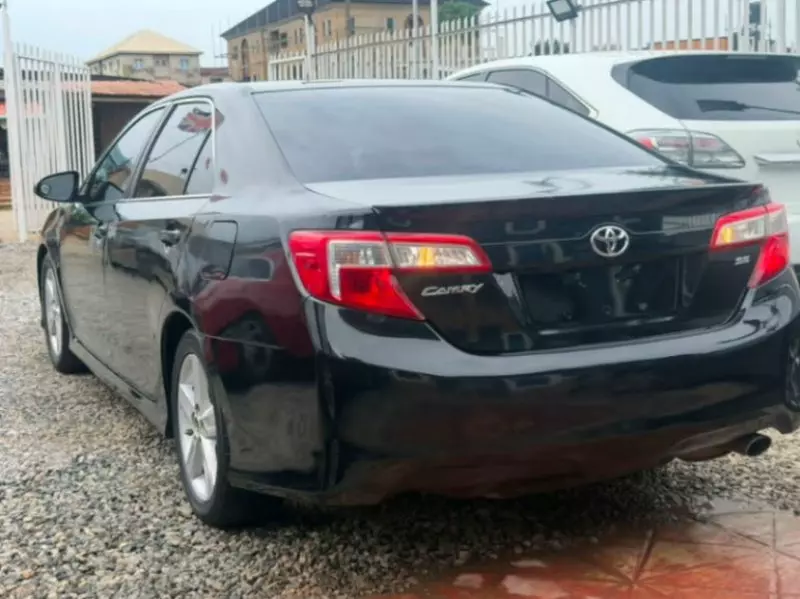Toyota Camry   - 2014