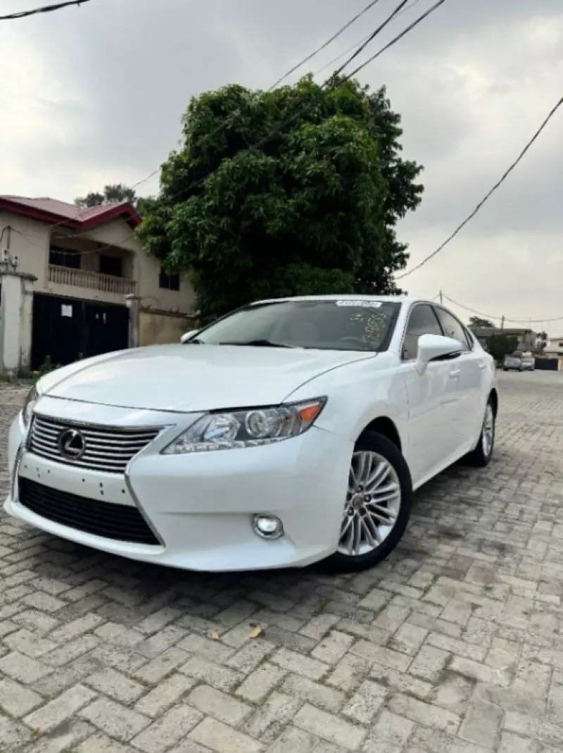 Lexus ES   - 2014