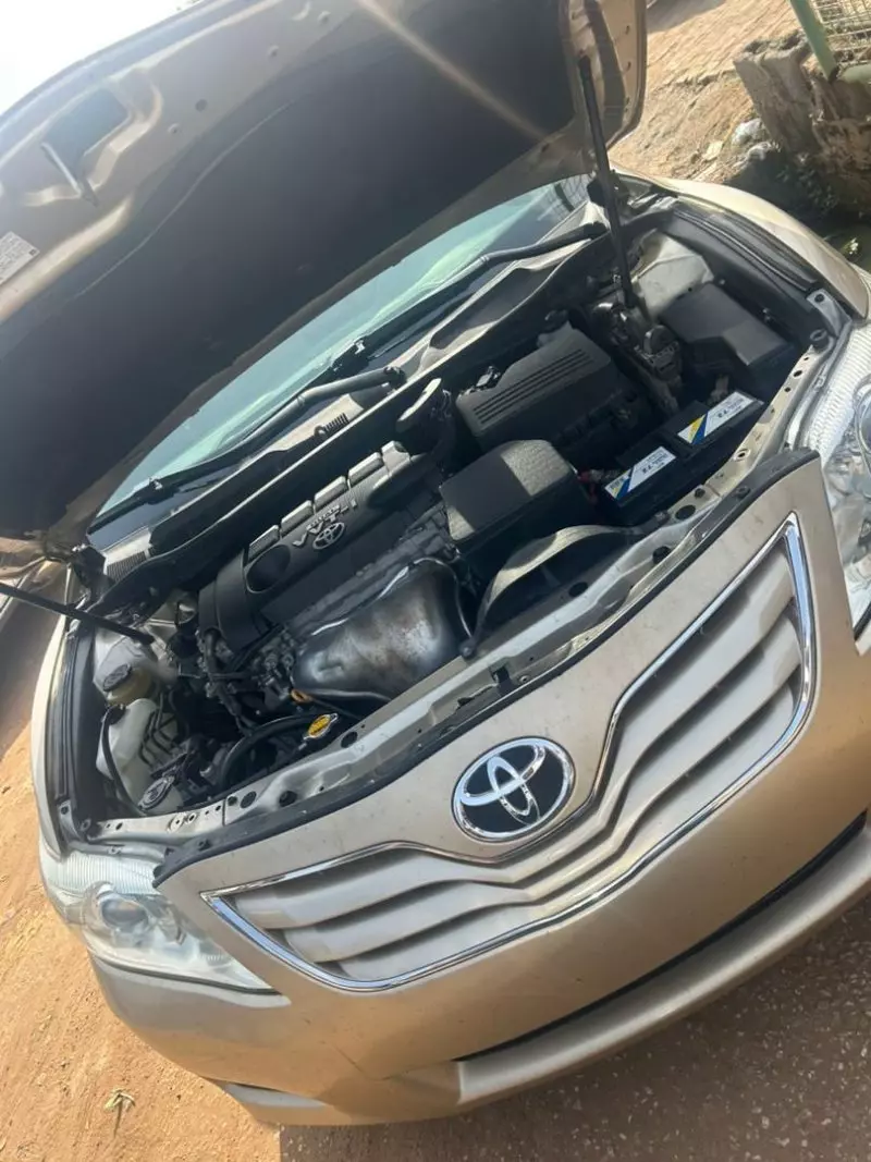 Toyota Camry   - 2010