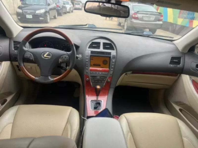 Lexus ES   - 2011