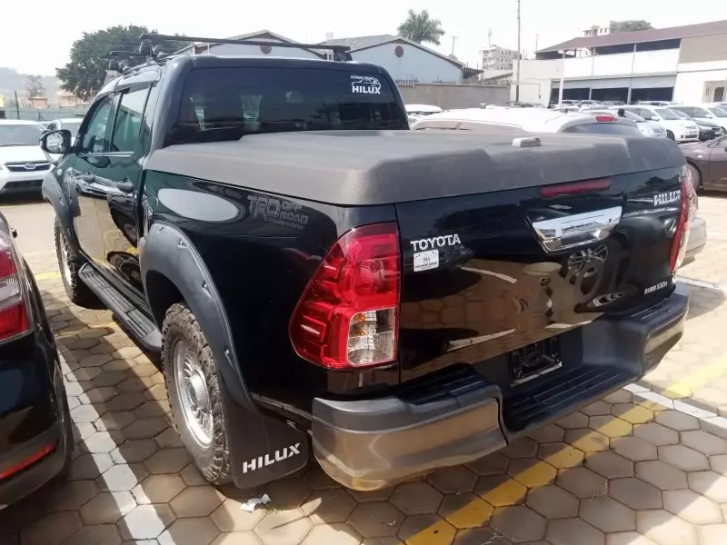 Toyota Hilux   - 2017