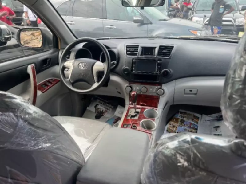 Toyota Highlander   - 2010