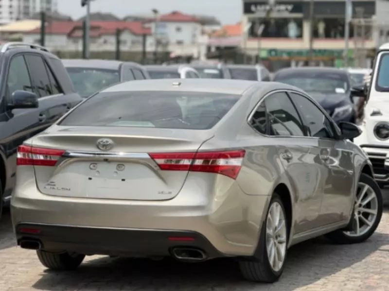 Toyota Avalon - 2013
