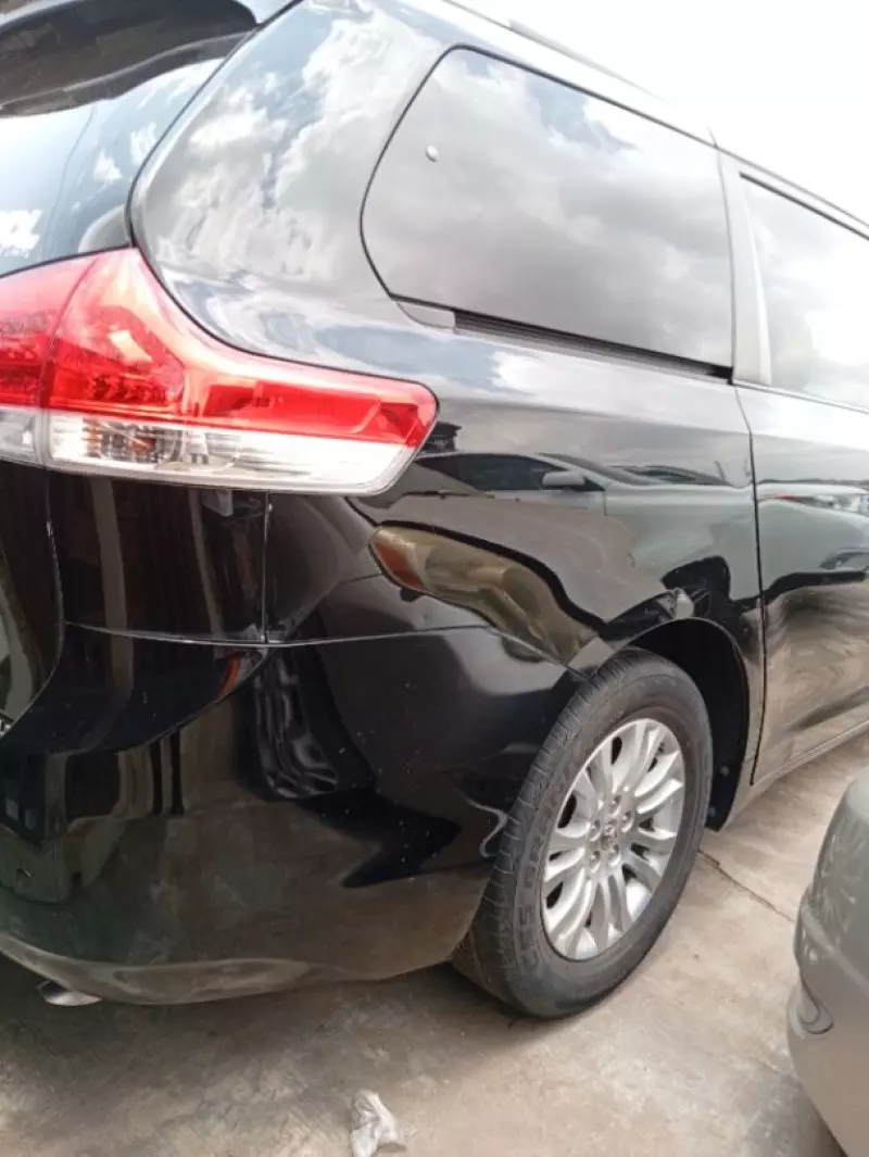 Toyota Sienna   - 2011