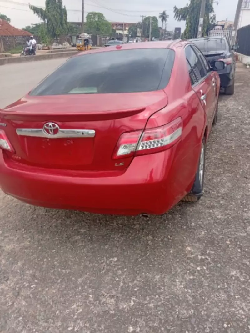 Toyota Camry   - 2011