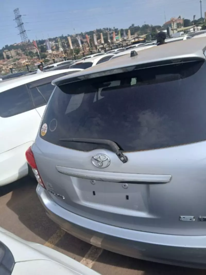 Toyota Fielder    - 2012