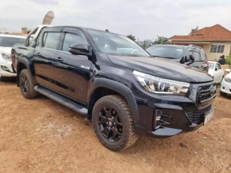Toyota Hilux   - 2019