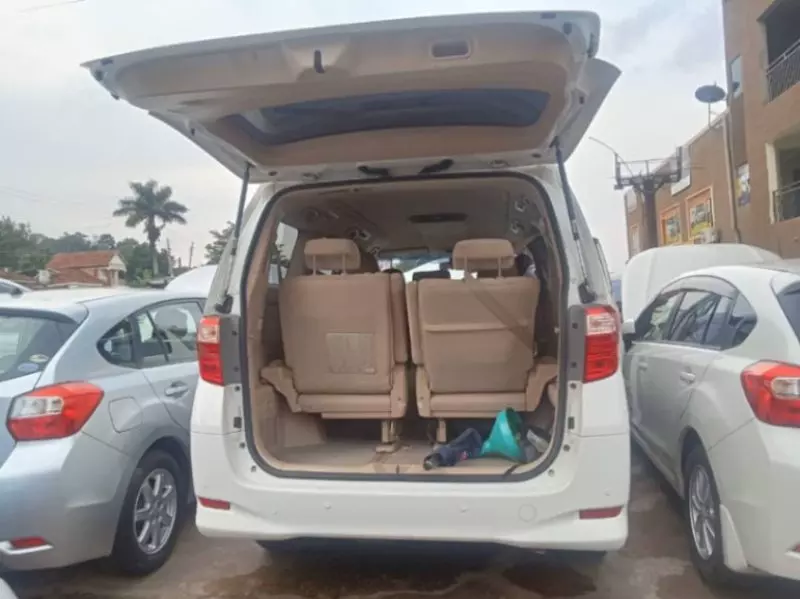 Toyota Alphard   - 2010