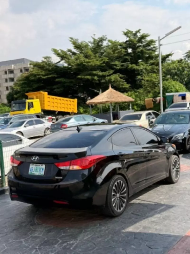 Hyundai Elantra   - 2013
