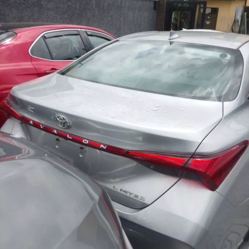 Toyota Avalon   - 2019