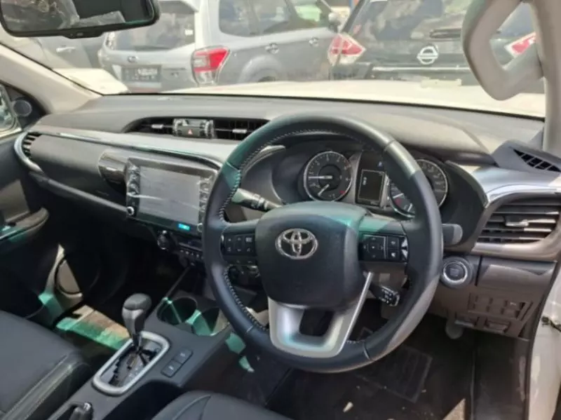 TOYOTA Hilux - 2025