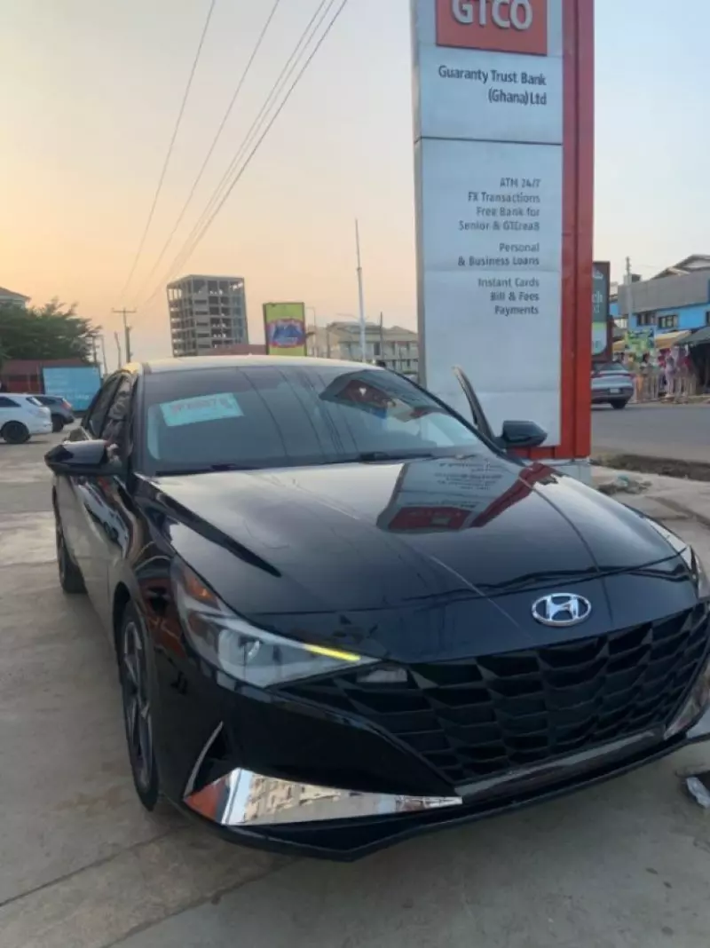 Hyundai Elantra   - 2021