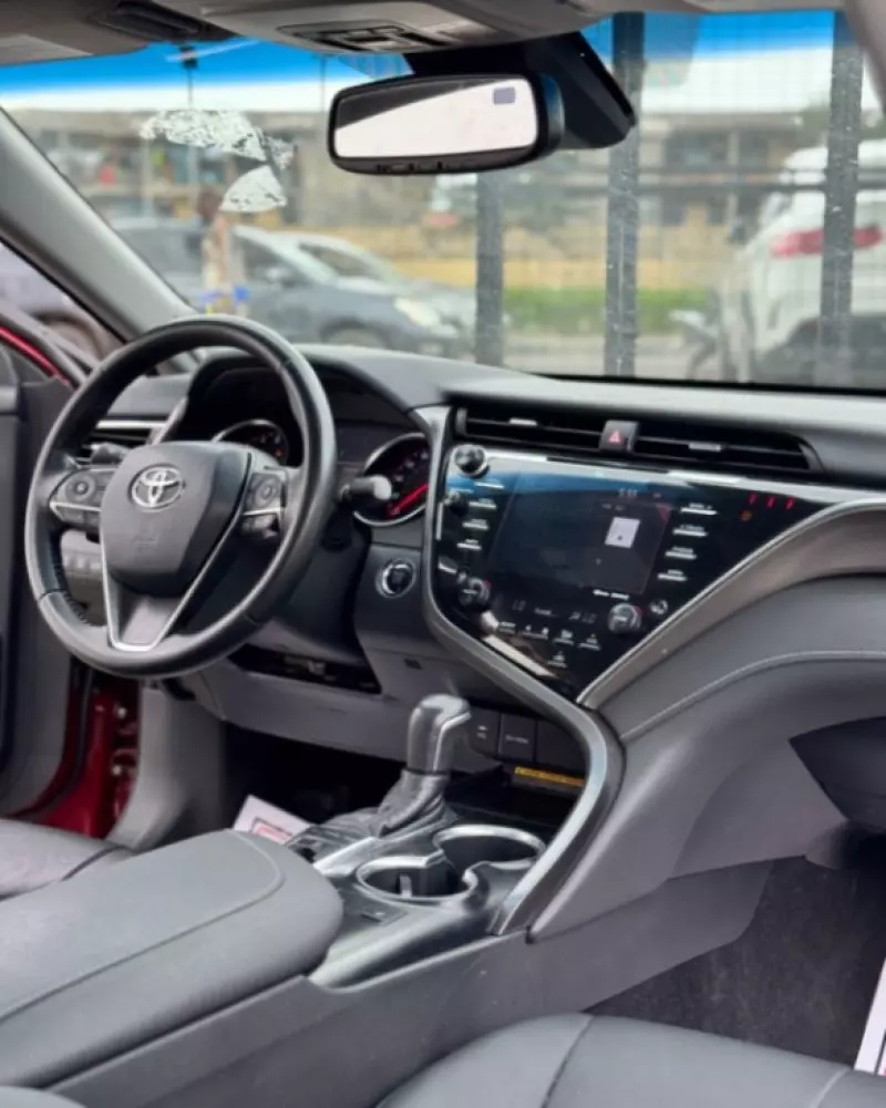 Toyota Camry - 2018