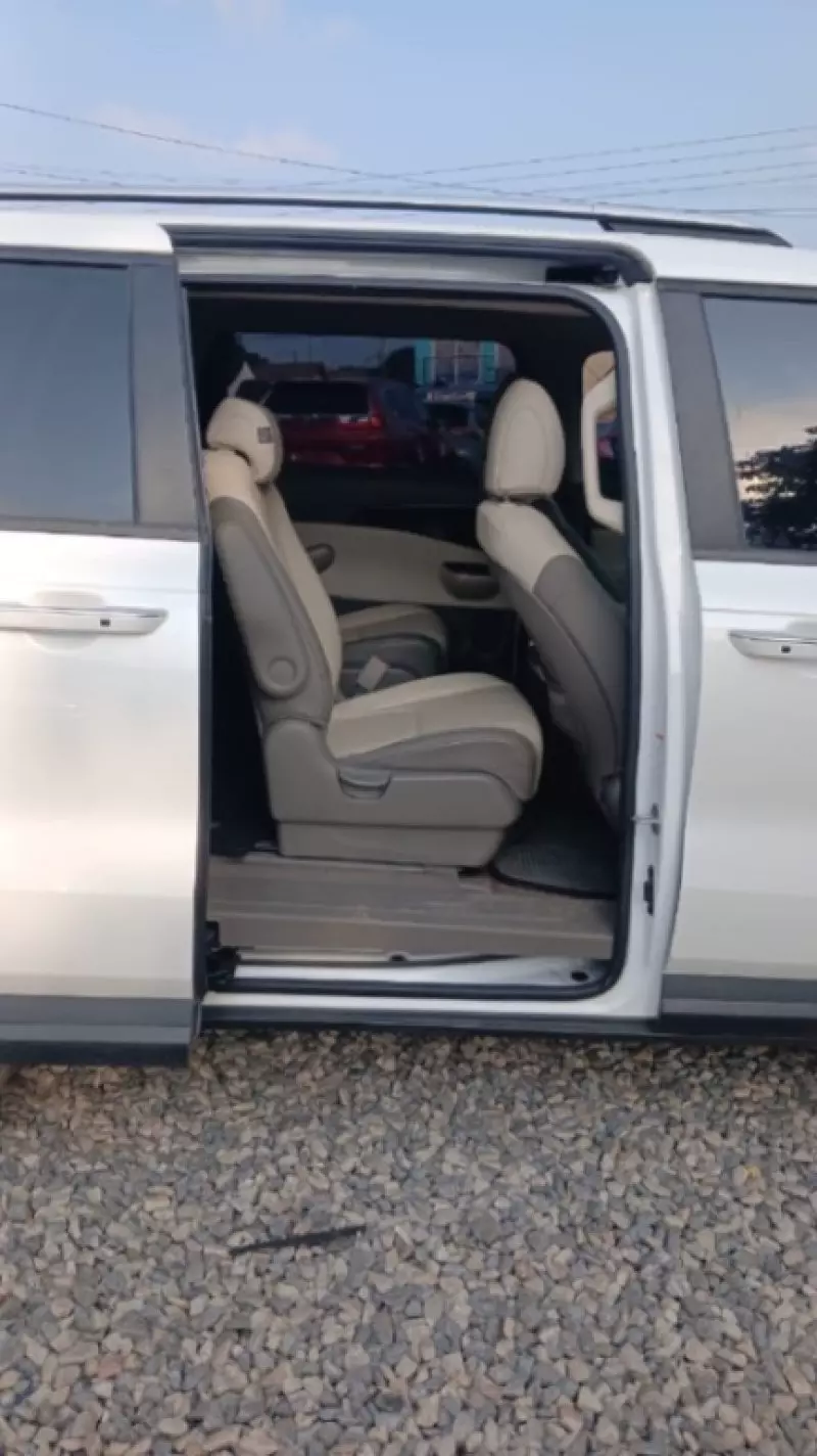 KIA Carnival   - 2021