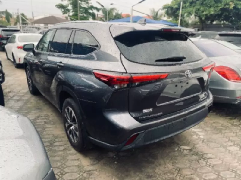 Toyota Highlander   - 2020