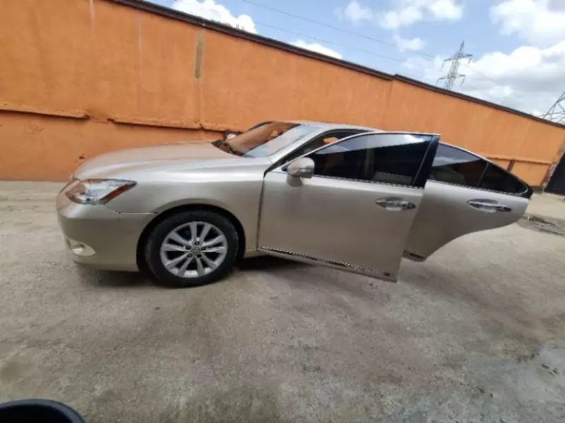 Lexus ES   - 2011