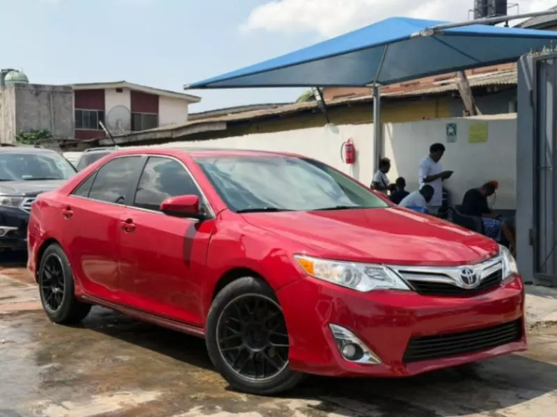 TOYOTA Camry - 2012