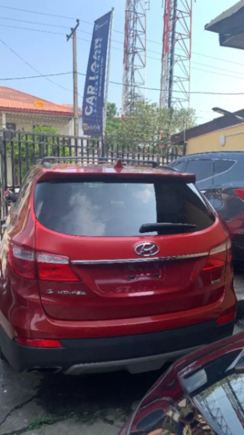 Hyundai Santa Fe   - 2013