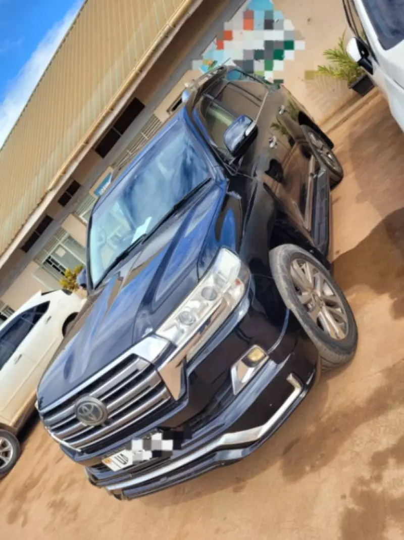 TOYOTA Landcruiser  V8   - 2016