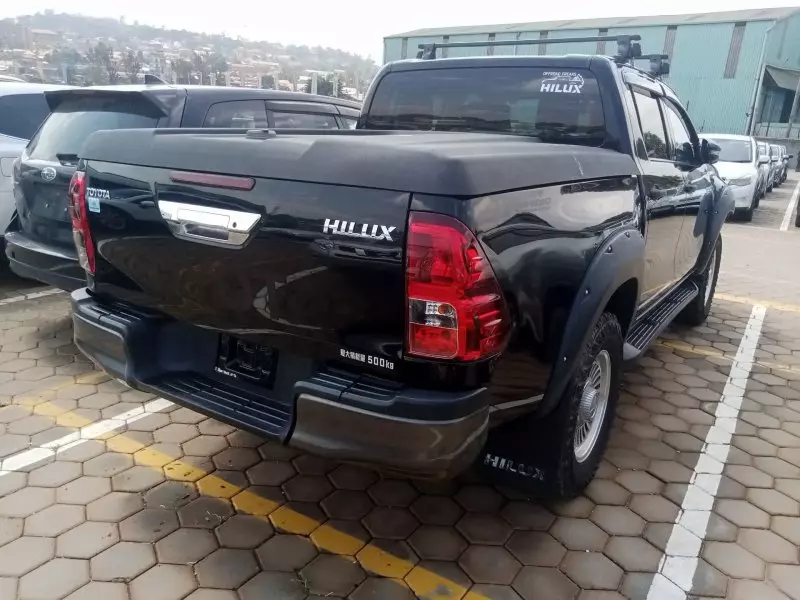 Toyota Hilux   - 2017