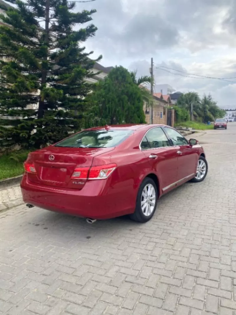 Lexus ES 350   - 2010