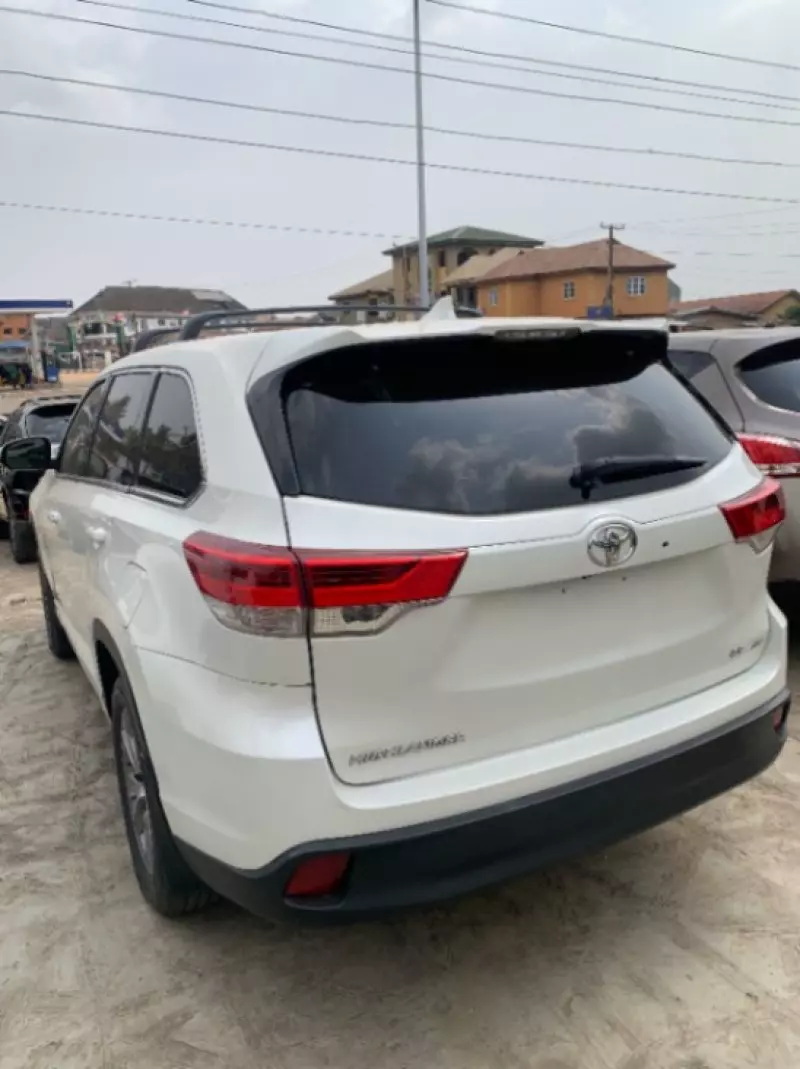 Toyota Highlander   - 2015