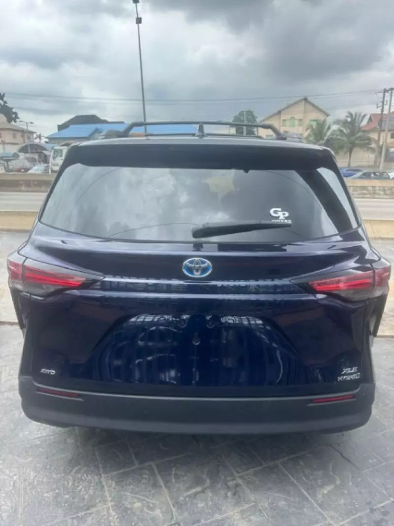 TOYOTA Sienna   - 2021