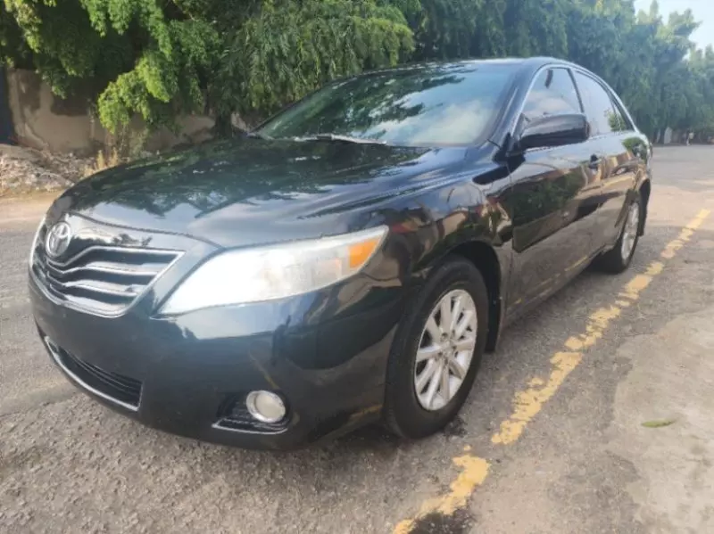 Toyota Camry   - 2011