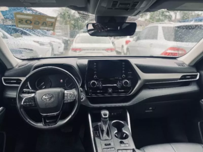 Toyota Highlander   - 2020