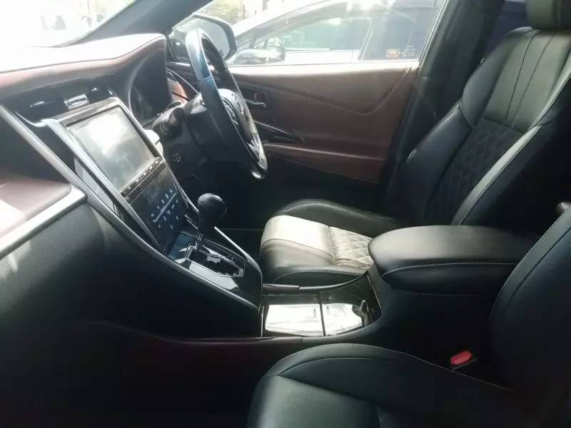 Toyota Harrier   - 2017