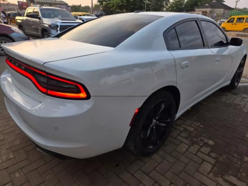 Dodge Charger - 2017