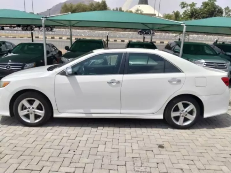 Toyota Camry   - 2013
