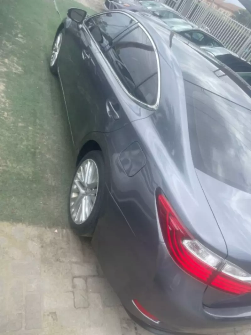 Lexus ES   - 2014
