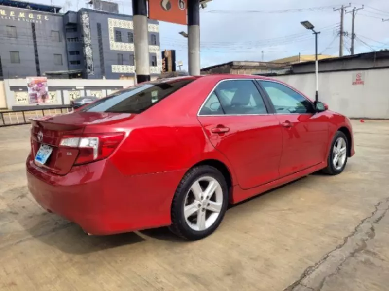 Toyota Camry   - 2014