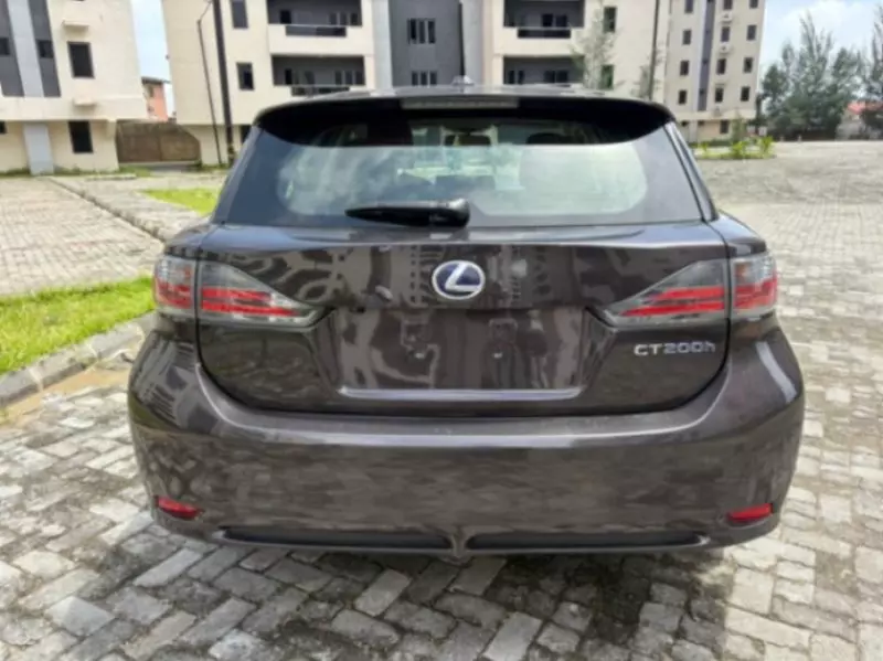Lexus CT 200h   - 2012