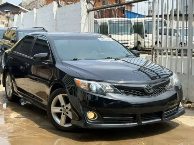 Toyota Camry   - 2012