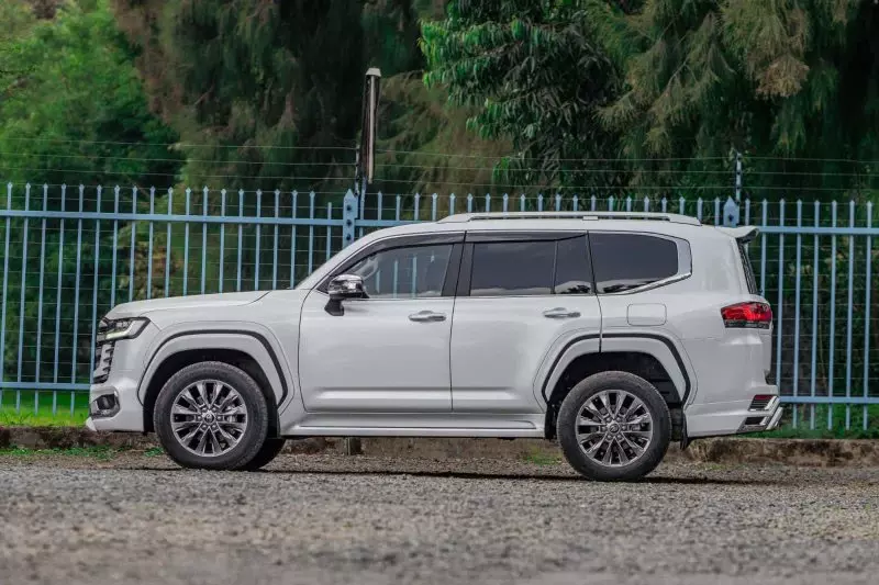 TOYOTA LAND CRUISER 300 LC300   - 2023