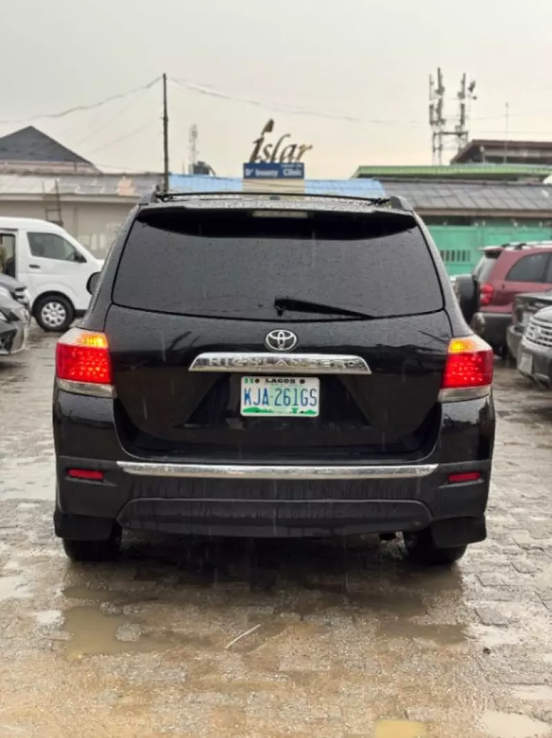 Toyota Highlander   - 2012