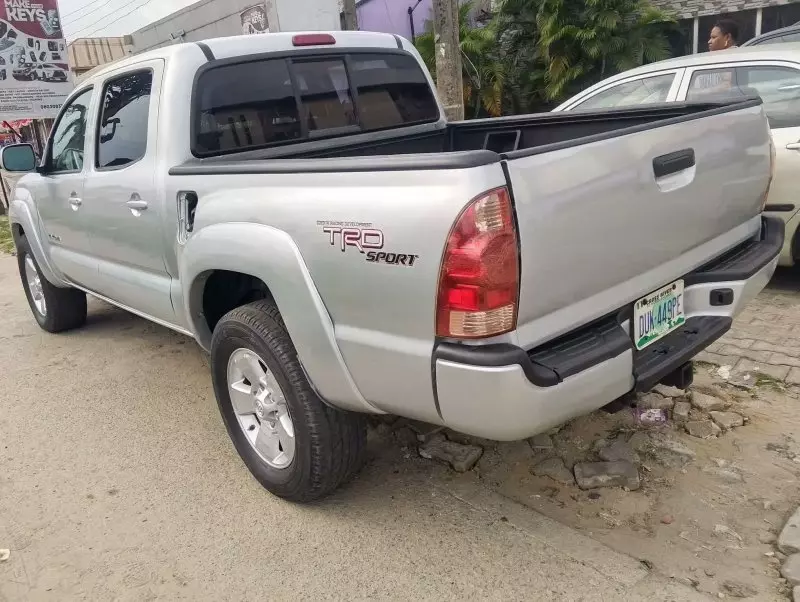 Toyota Tacoma   - 2005