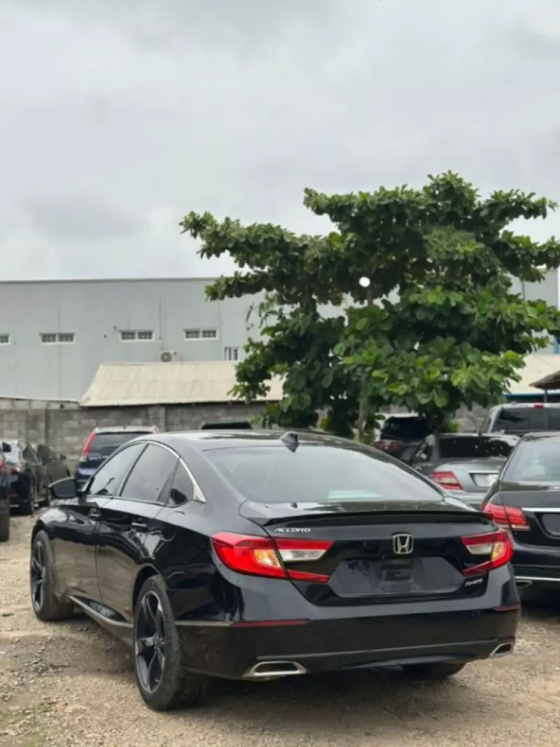 Honda Accord   - 2018