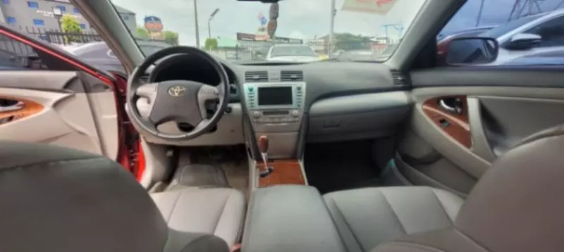 Toyota Camry   - 2010
