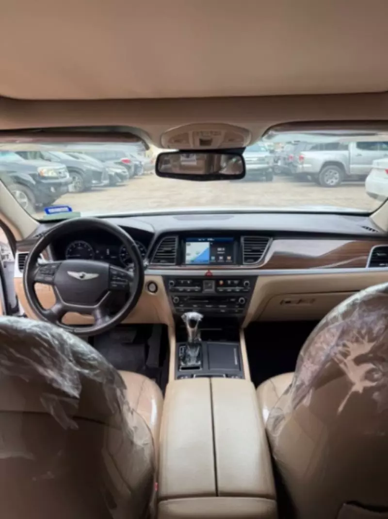 Hyundai Genesis   - 2015