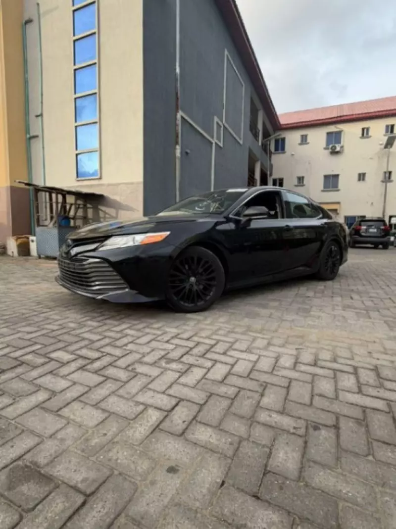 TOYOTA Camry - 2018