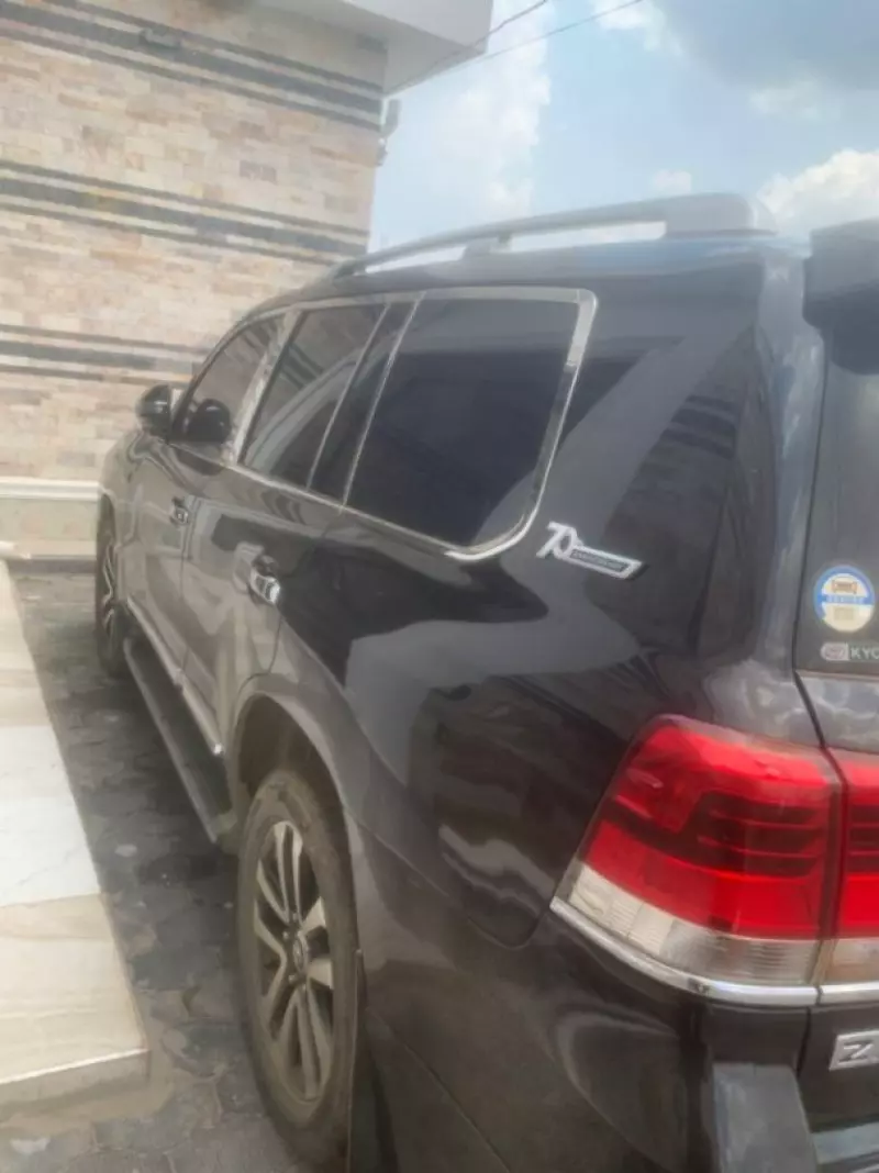 Toyota Landcruiser  V8   - 2010